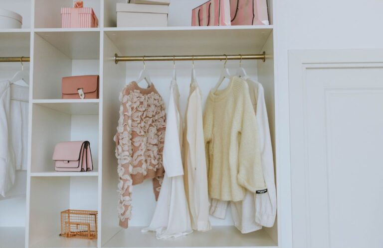 The Minimalist Wardrobe Guide: 12 Pieces That Work for Everything